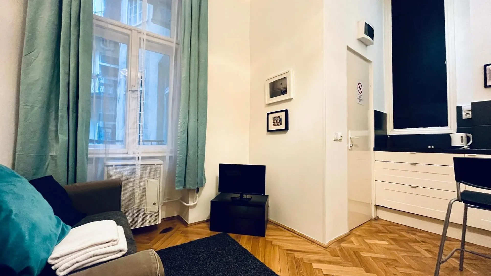Tatra 4 Studios Budapest