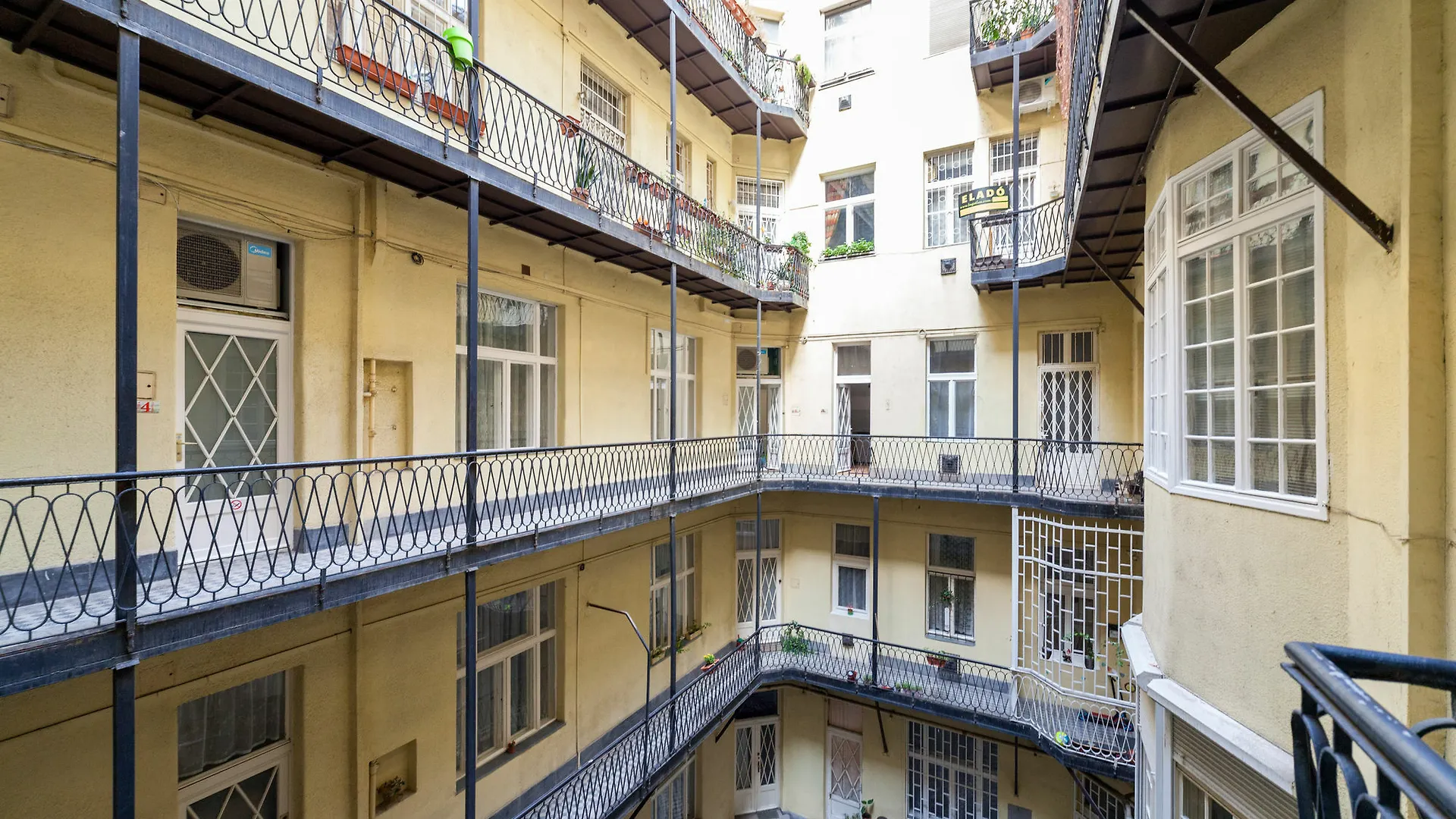 Tatra 4 Studios Budapest Hongrie