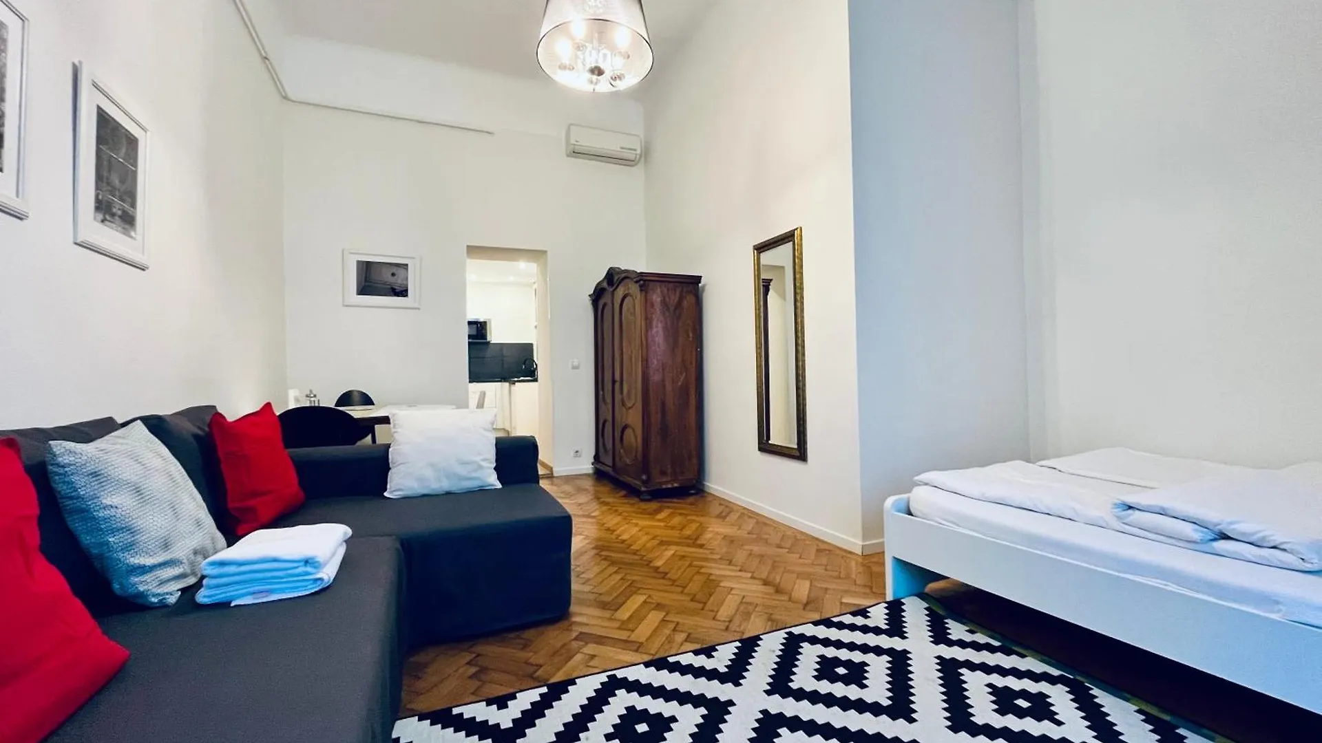 Tatra 4 Studios Budapest Apartman