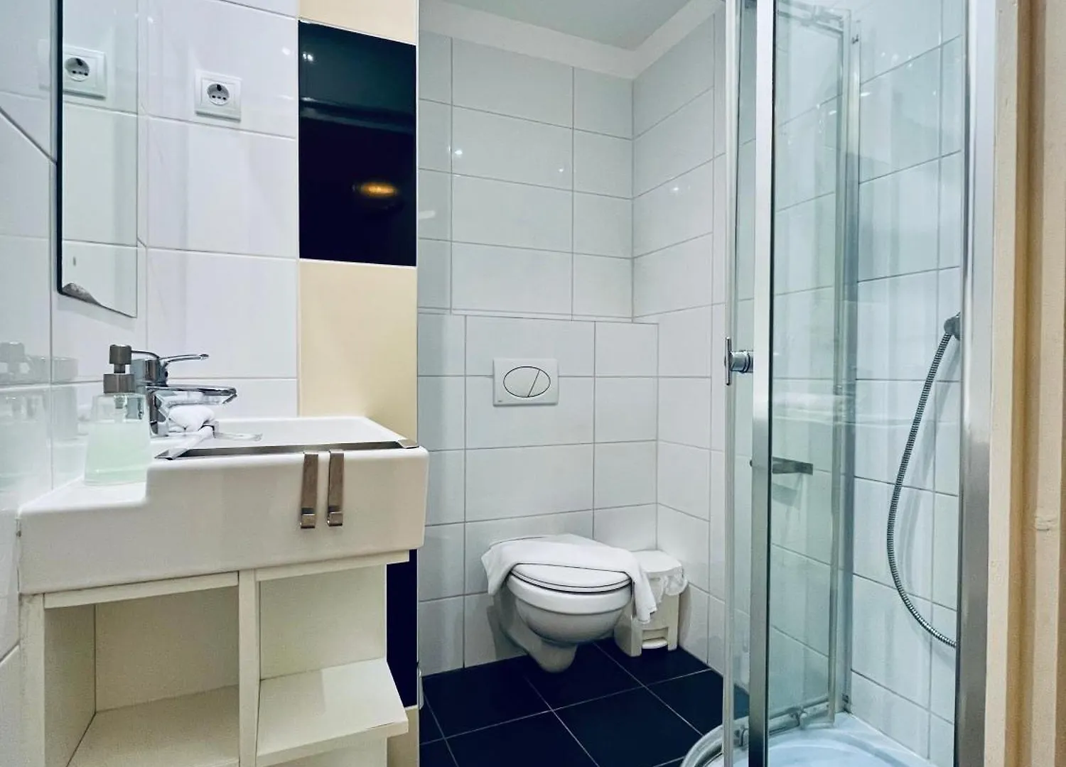 Tatra 4 Studios Budapest Apartman